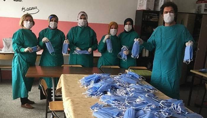 Gökçeada Devlet Hastanesi'ne kursiyerlerden 900 maske