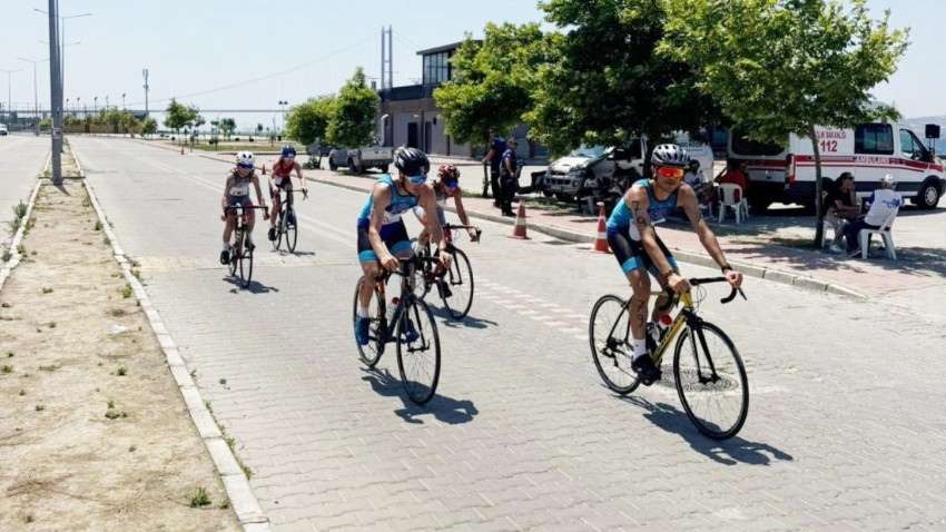 Triatlon Bölgesel Ligi’nin İlk Etabı Lapseki’de Gerçekleştirildi