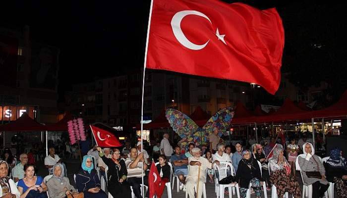 Çanakkale'de demokrasi nöbeti sürüyor