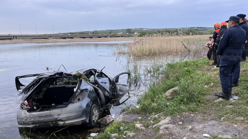 Otomobil göle uçtu, sürücü öldü