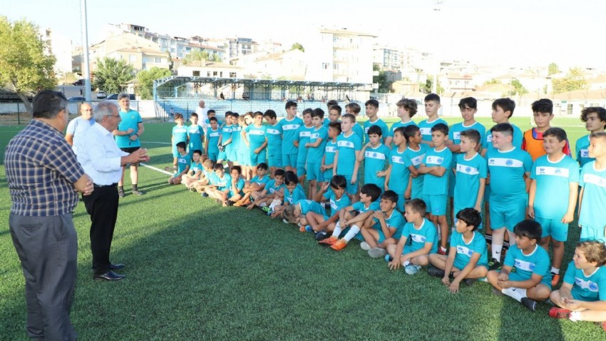 Gelibolu Belediyesi ve Geliboluspor İşbirliğiyle Futbol Yaz Spor Okulu Son Buldu