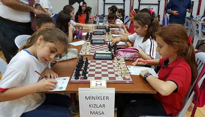 İsmail Kaymak Koleji satrançta derece aldı