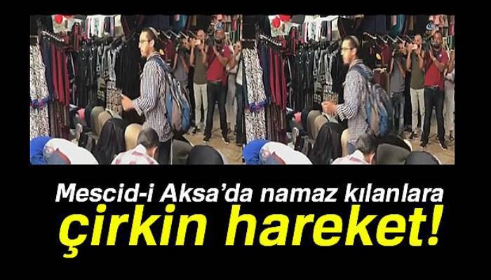 Yahudi yerleşimcilerden namaz kılanlara çirkin hareket