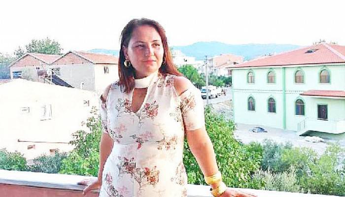 EVİNİN BALKONUNDAN DÜŞEREK HAYATINI KAYBEDEN KADIN TOPRAĞA VERİLDİ