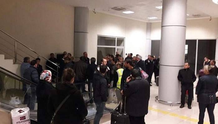  Havalimanında uçuş gerginliği
