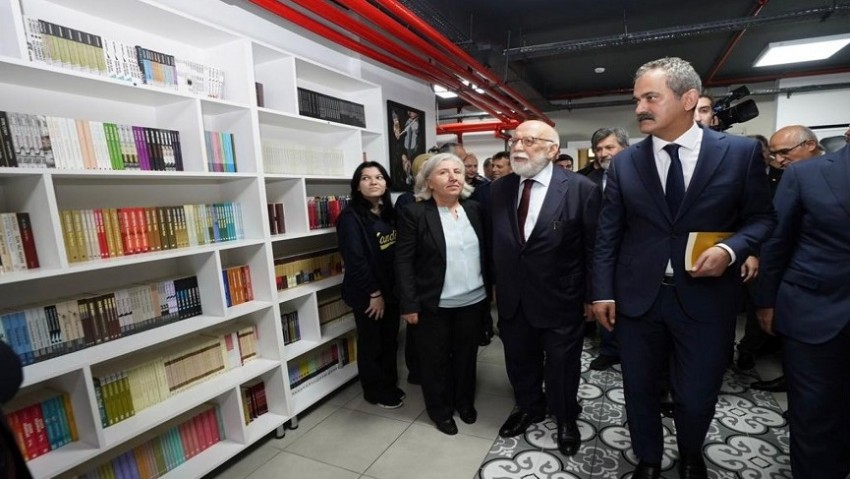 Bakan Özer, Prof. Dr. Nabi Avcı kütüphanesi'nin açılışını yaptı