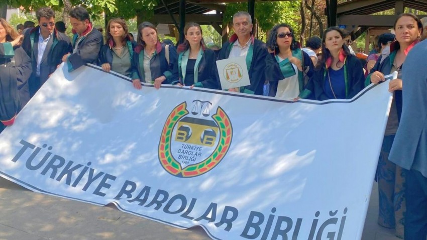 Avukatlar, Direnen Köylülerle Bir Araya Geldi