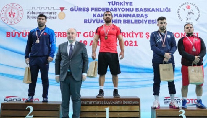 Milli Güreşçi Feyzullah Aktürk 92 Kiloda Türkiye Şampiyonu Oldu