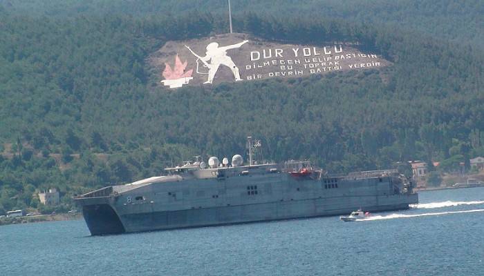 Amerikan savaş gemisi Çanakkale Boğaz'ndan geçti
