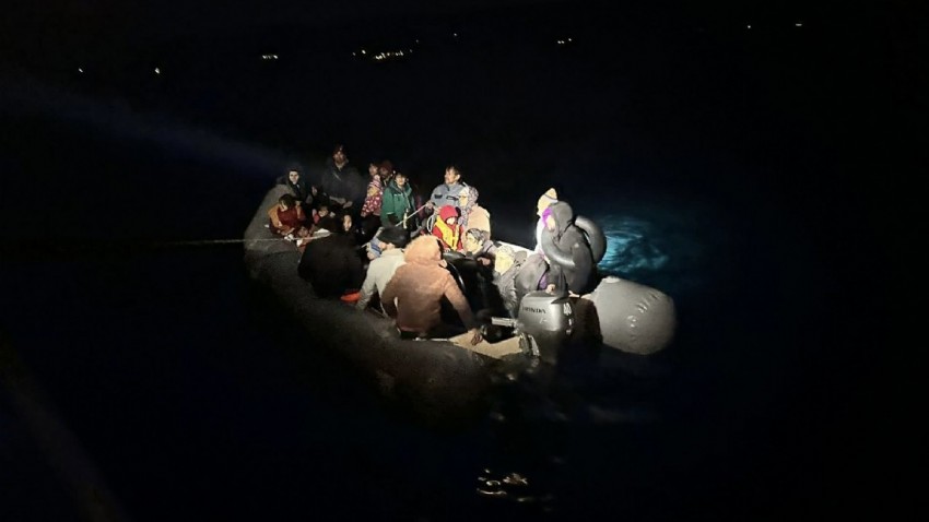 Çanakkale'de Yunan unsurlarınca ölüme terk edilen 36 kaçak göçmen kurtarıldı