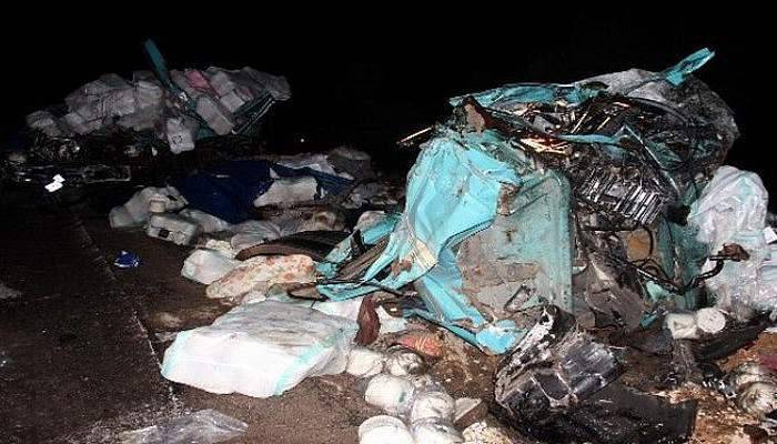 Tankerle kamyon kafa kafaya çarpıştı: 1 ölü