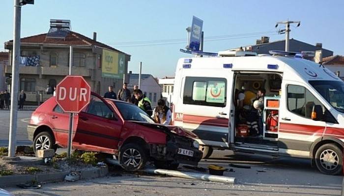  Biga'da trafik kazası; 3 yaralı