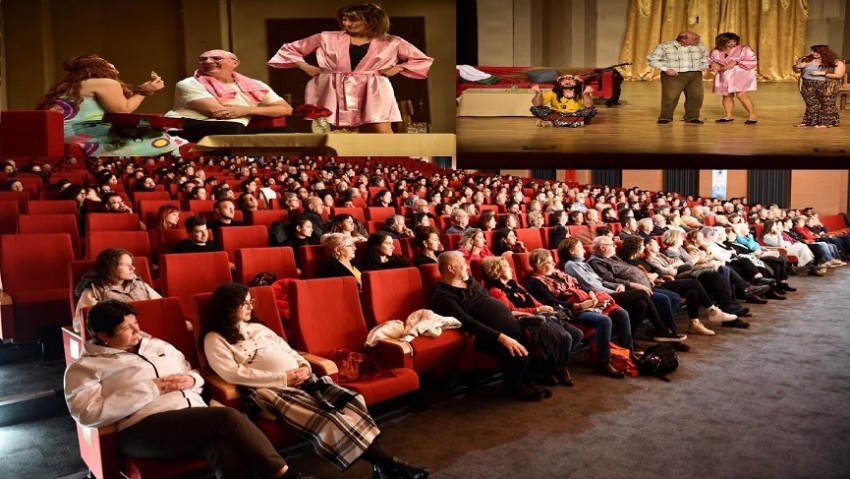 ‘Benim Doktor Oğlum’ Tiyatrosu Yine Seyirciyi Salona Topladı
