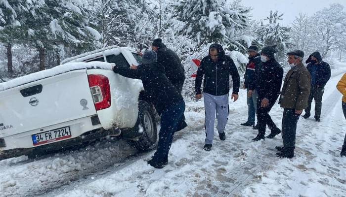 Yolda kalan sürücülerin yardımına jandarma yetişti