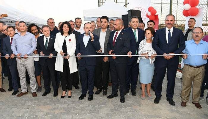 Çıplak Köyü’nde halı saha açıldı
