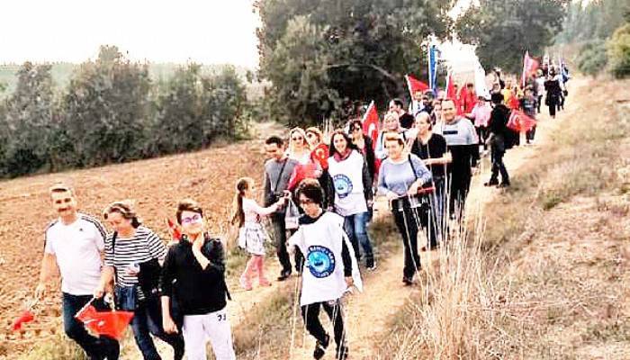 TARİHİ ALAN'DA ŞEHİT ÖĞRETMENLER İÇİN ANMA YÜRÜYÜŞÜ