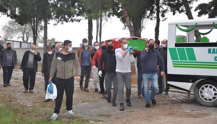 Covid 19 nedeniyle hayatını kaybeden Kıbrıs Gazisi son yolculuğuna uğurlandı