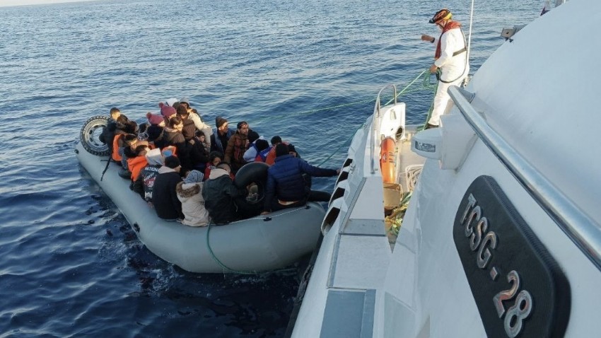 Ayvacık açıklarında 22’si çocuk, 46 kaçak göçmen yakalandı