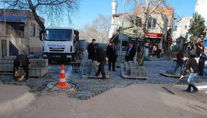 Bayramiç’te alt ve üst yapı çalışmaları sürüyor