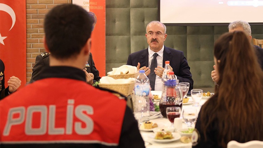 Vali Toraman Emniyet Teşkilatı İle İftarda Bir Araya Geldi