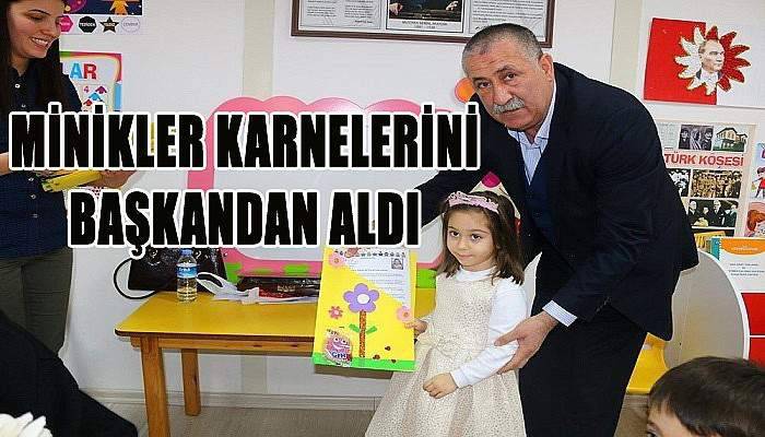  Miniklerin Karnelerini Başkandan Aldı 