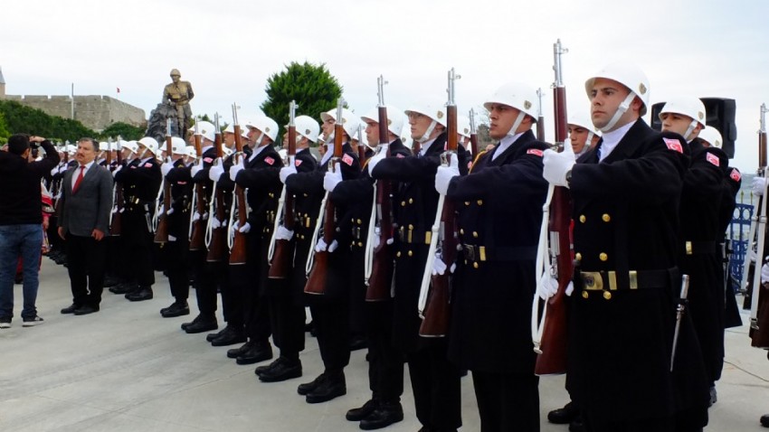 18 Mart Şehitleri Anma ve Deniz Zaferi Haftası Törenle Başladı(VİDEO)