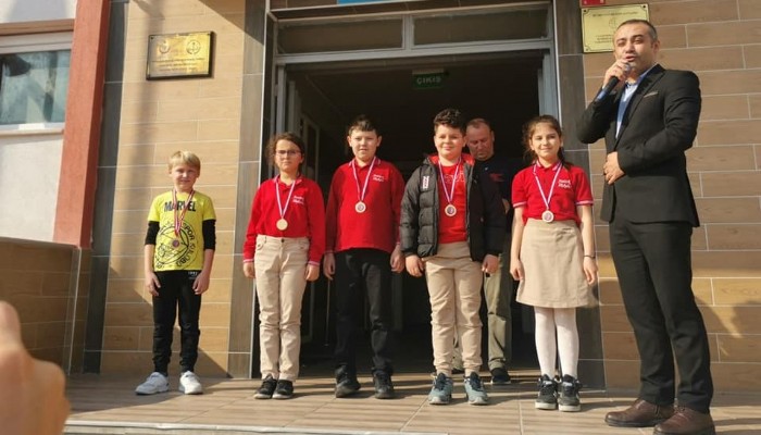 Turnuvada Dereceye Giren Öğrenciler Okul Yönetimi Tarafından Ödüllendirildi
