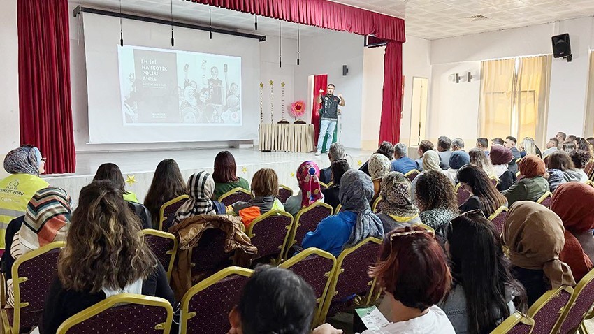 Lapseki’de Bağımlılıkla Mücadele Semineri Düzenlendi
