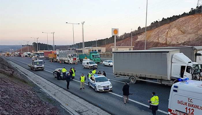 Trafiği kilitleyen kaza
