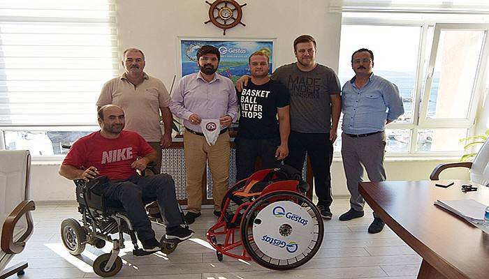 Çanakkale Boğazgücü’nün yıldızı Davut Çalışkan’a yeni tekerlekli sandalye