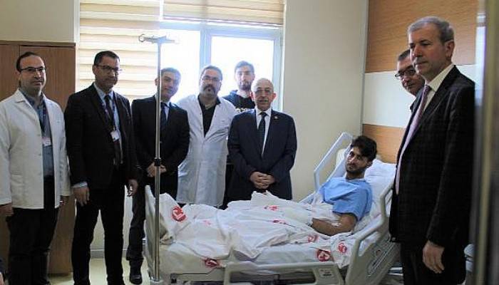 Çanakkale'de kazada yaralanan öğrencilere ziyaret
