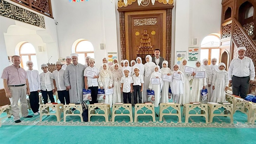 Küçükkuyu’da Miniklerin Hatim Sevinci