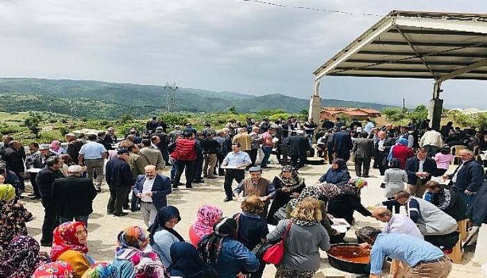 Çal köyünde hayır yemeği düzenlendi