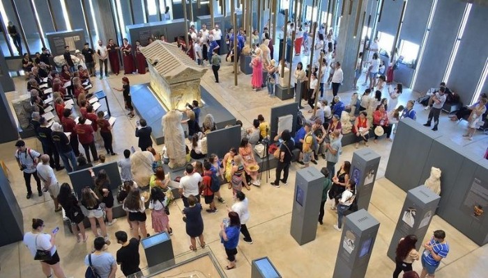 Troyalı kadınların ağıtları yeniden yankılandı