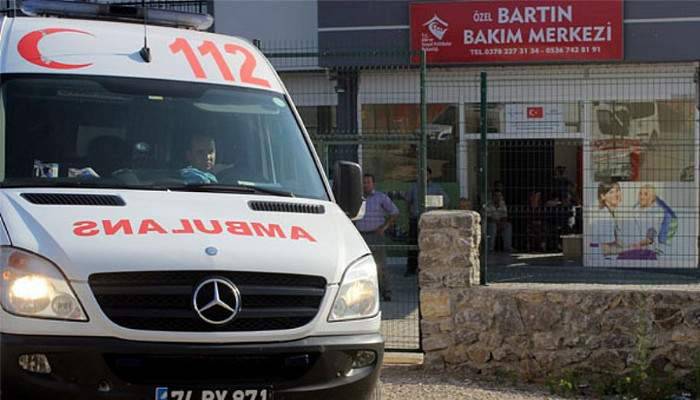 4. kattan atladı, görevlinin üstüne düştü