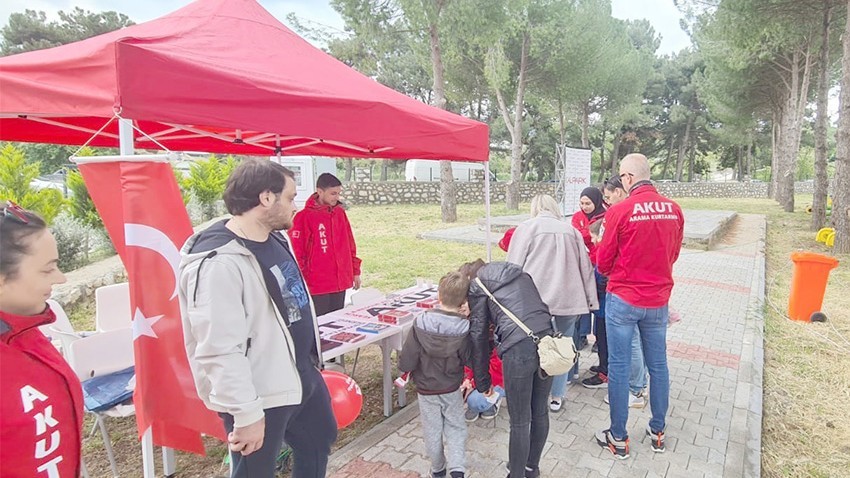 AKUT, Bahar Şenliği'nde Öğrencilere Bilgilendirme Yaptı