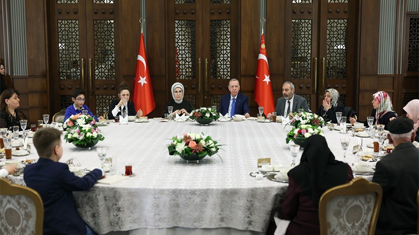 Cumhurbaşkanı Erdoğan, şehit aileleri ile iftarda bir araya geldi