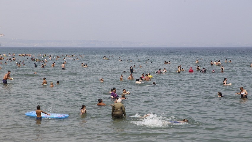 Sıcak havalarda deniz ve havuzlardaki enfeksiyon riskine dikkat