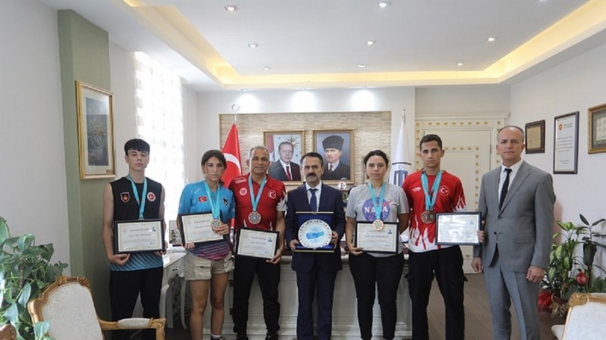 Kick Boks Branşında Başarılı Sporculardan Vali İlhami Aktaş’a Ziyaret