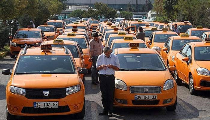 Havalimanı taksicileri, protesto için zamlı tarifeye geçmedi