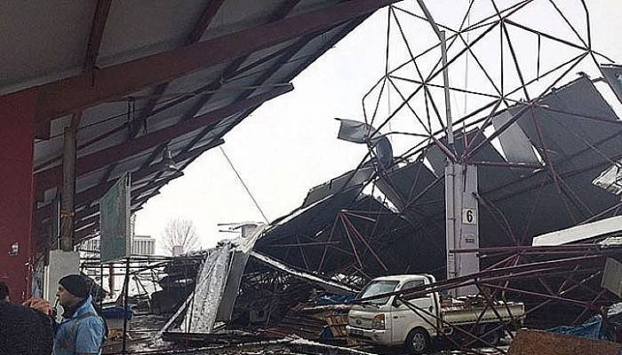 Kapalı Pazaryeri'nin çatısının sökümü başladı