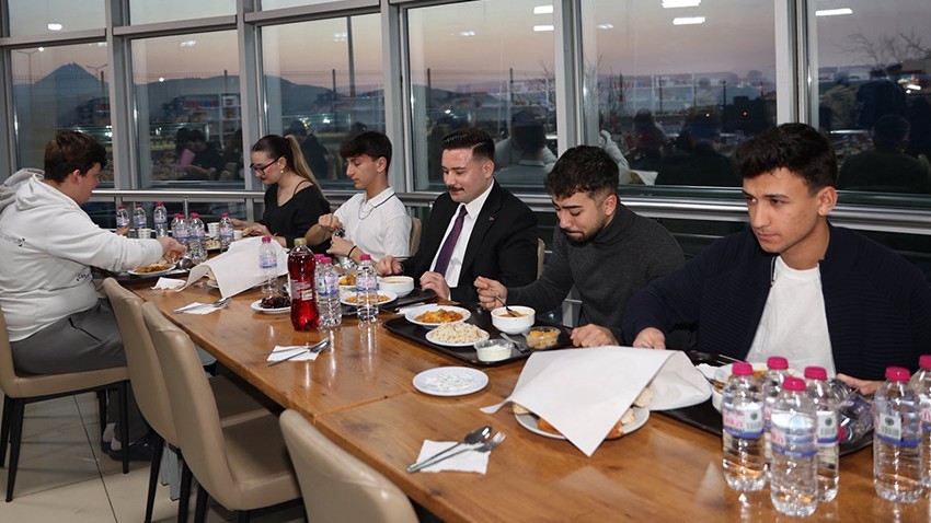 KYK Yurdunda Gençlerle İftar Sofrasında Buluştu