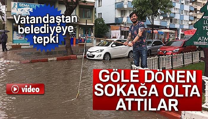 Afyon'da göle dönen sokağa vatandaş olta attı