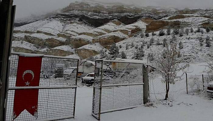  Sivas'ta kar yağışı etkili oldu 