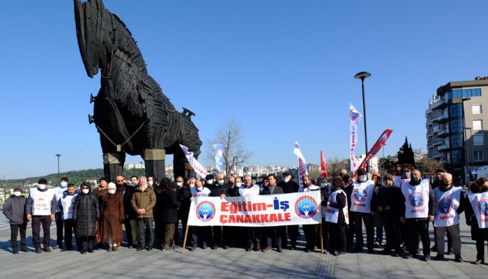 Eğitim-İş Atatürk’ü savunduğu içi soruşturma açılan başkanına sahip çıktı!