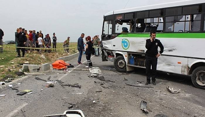 Tekirdağ'da minibüs ile kamyon çarpıştı: 2 ölü 17 yaralı