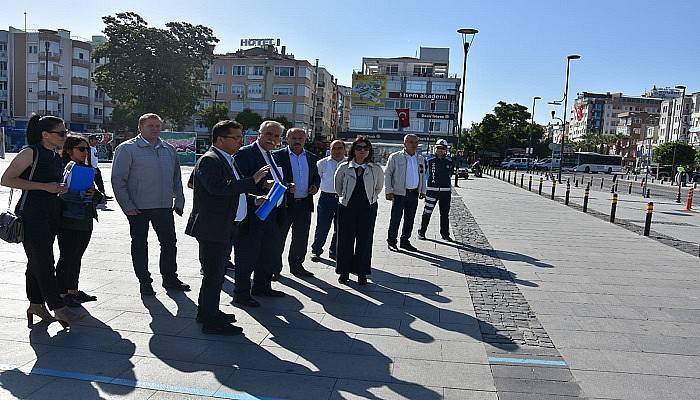 Başkan Gökhan, İskele Meydanı'nda inceleme yaptı