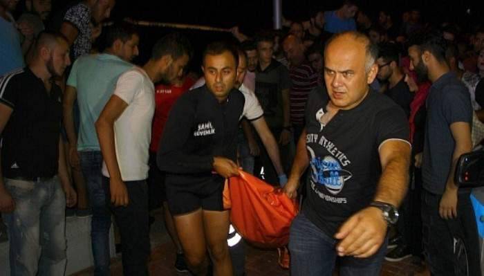 Denize düşürdüğü gözlüğünü almaya çalışıyordu ancak...