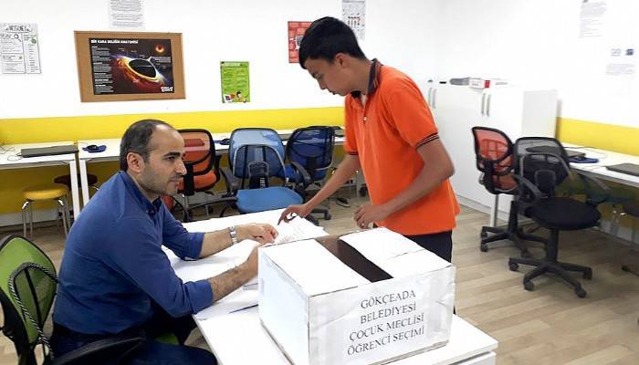 Gökçeadalı Çocuklar Sandık Başında