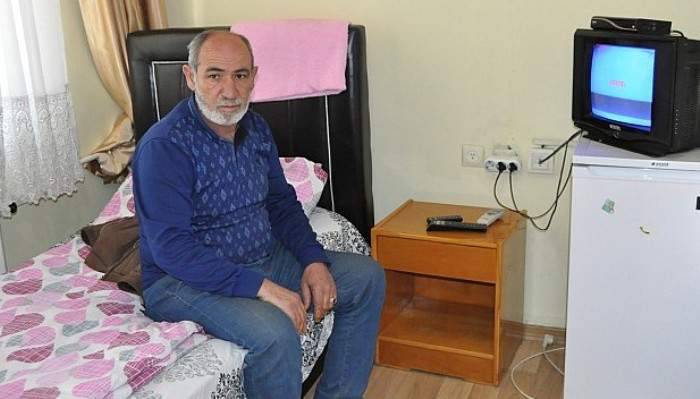 Şehit babası öğretmen evinde kalıyor